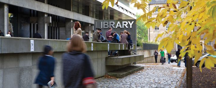 Las bibliotecas en las universidades británicas Across the Pond